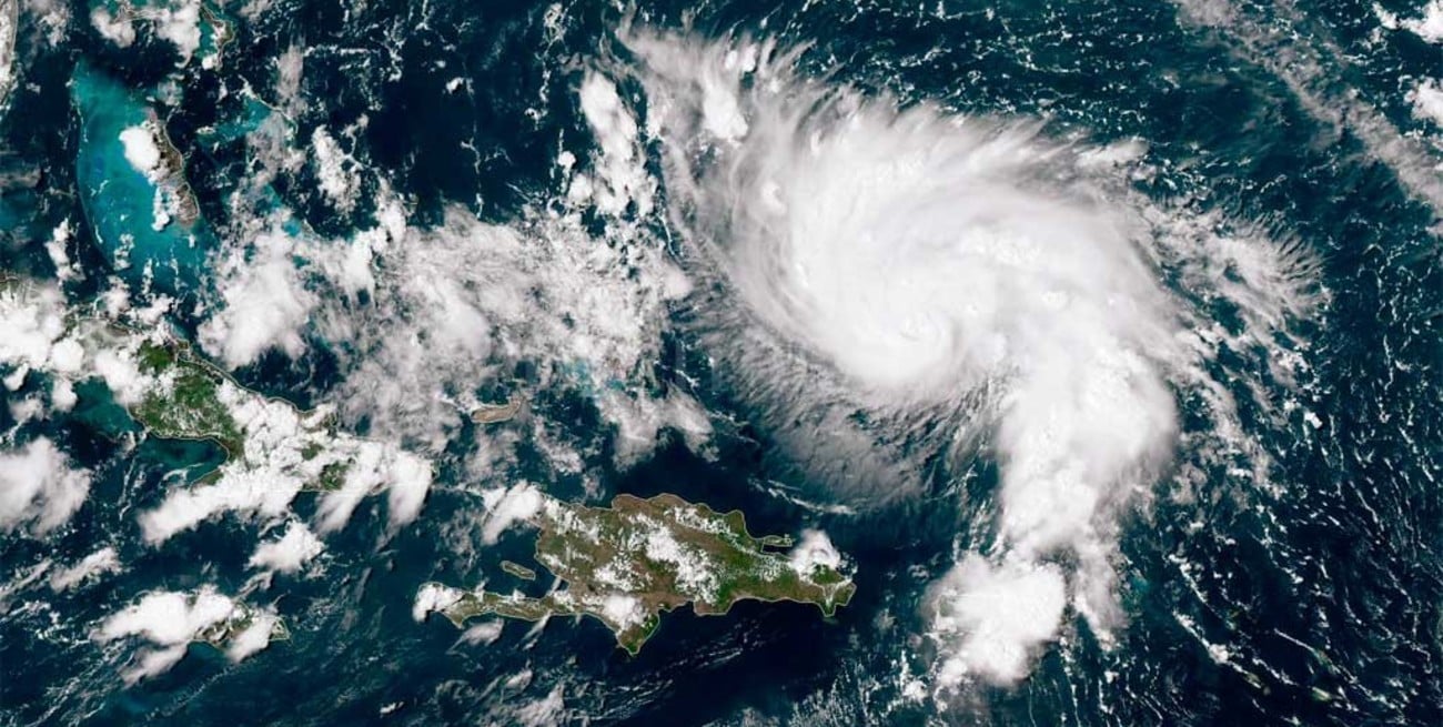 El huracán Dorian se acerca a Bahamas previo a llegar a las costas de Florida