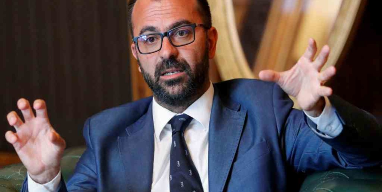 Renunció el ministro de Educación de Italia por la falta de presupuesto para colegios y universidades