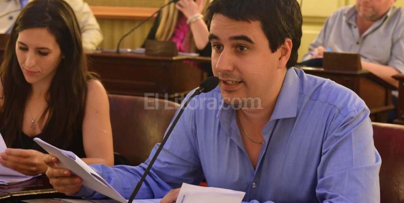 El concejal Toniolli negó ataque al micro que trasladaba a Macri