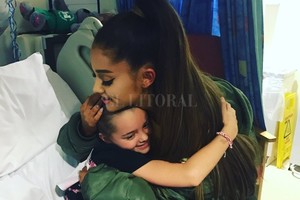 Instagram Este viernes, la artista visitó a algunas víctimas del atentado.