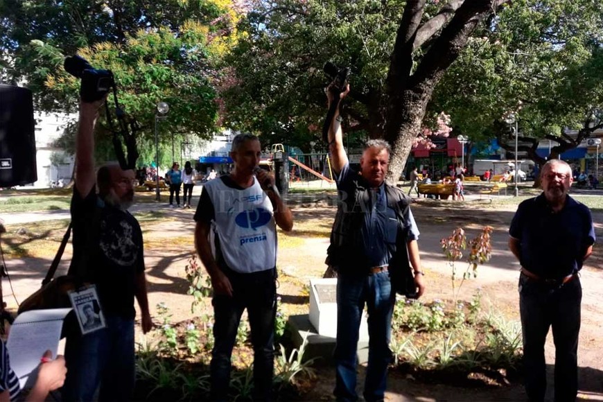 ELLITORAL_201790 |  El Litoral En la ciudad de Santa Fe el reconocimiento se realizó en la Plaza del Soldado