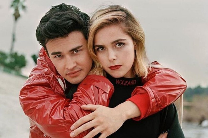 ELLITORAL_273941 |  Internet y Redes Kiernan Shipka y Gavin Leatherwood, actores de  El mundo oculto de Sabrina .