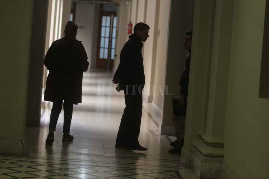 ELLITORAL_212075 |  Guillermo Di Salvatore Personal policial montó un operativo cerrojo en el edificio de tribunales y alertó a las patrullas de calle para recapturar al evadido.