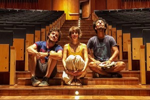 ELLITORAL_293539 |  Gentileza producción Lucho Milocco (Santa Fe), Eva Harvez (Buenos Aires) y Cássio Carvalho (Brasil). Los integrantes de Pim Pau en el auditorio del CCK, en la ciudad de Buenos Aires.