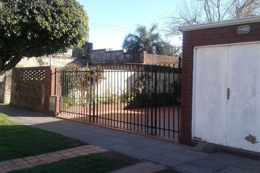 ELLITORAL_187649 |  Danilo Chiapello La vivienda donde se produjo el robo está ubicada frente a la escuela 568, Gral San Martín.