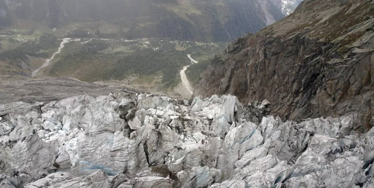 Crece la preocupación en Italia por fisuras glaciares en el Mont Blanc