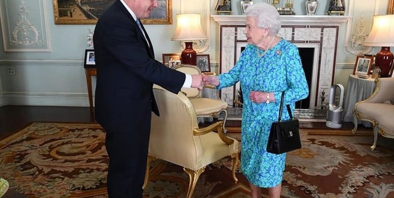 La reina Isabel autorizó la suspensión de la actividad del Parlamento que había pedido Johnson