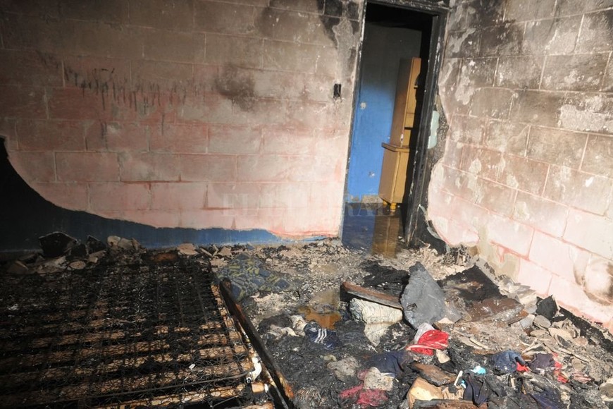ELLITORAL_223784 |  Flavio Raina El siniestro se desató en uno de los dormitorios donde dormían varios menores que quedaron atrapados.