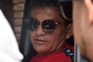 ELLITORAL_280697 |  Flavio Raina El 10 Sabalero llegando a la reunión