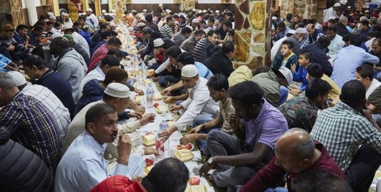 Millones de musulmanes en el mundo celebran el fin del Ramadán 