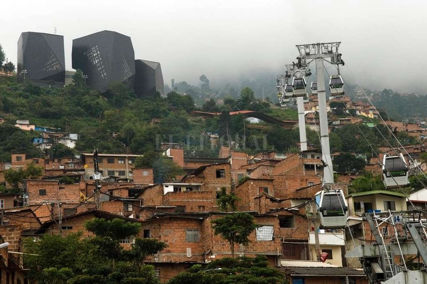 ELLITORAL_185698 |  Agencia EFE Una panorámica de un barrio de la ciudad colombiana de Medellín.