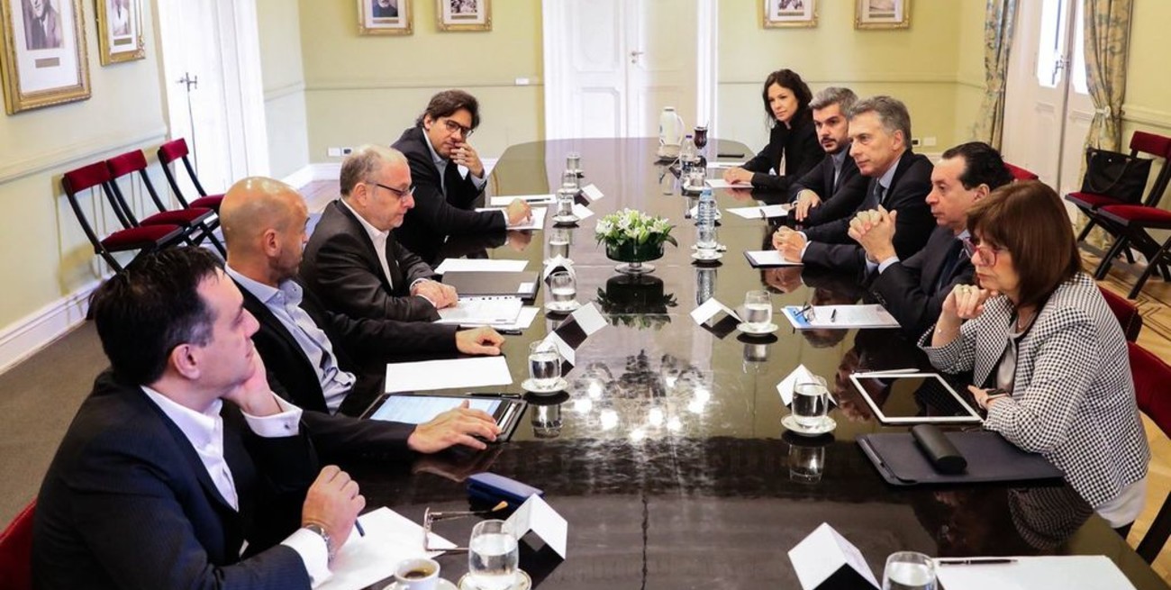 De regreso en Buenos Aires, Macri se reúne con el gabinete