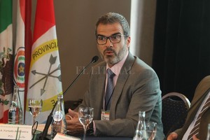 ELLITORAL_211089 |  Guillermo Di Salvatore El brasileño Furtado de Oliveira estará esta tarde junto a los ministros Genesini y Farías participando de la reunión del Consejo Económico y Social.