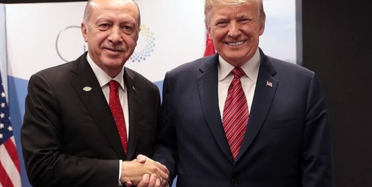 Trump recibe a Erdogan y destaca su "amistad" pese a polémica por Siria