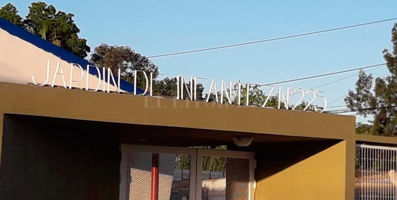En Gálvez reclaman por el cartel de un jardín de "infantez"