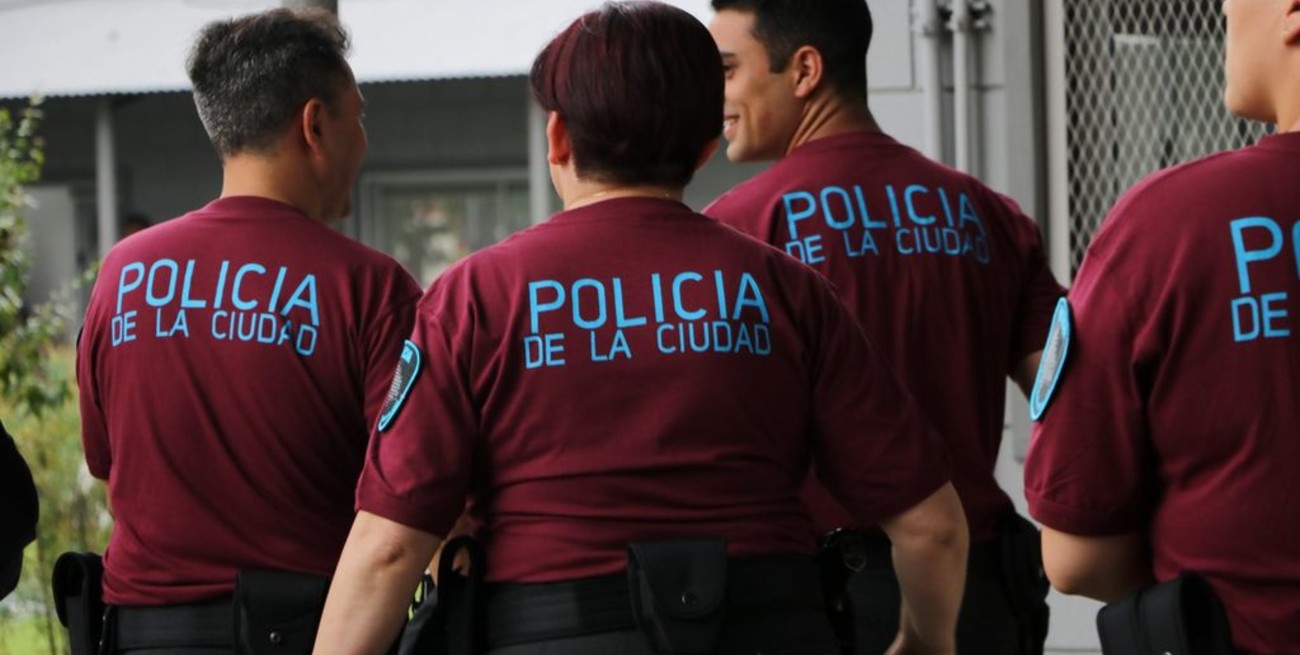 Un policía de Buenos Aires se contagió de coronavirus y hay 4 internados con síntomas