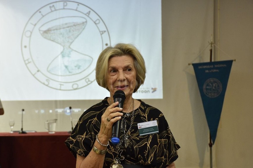 ELLITORAL_273361 |  Flavio Raina Es un privilegio que participemos de un espacio que propicia el debate y la reflexión , sostuvo la directora Diburzi.