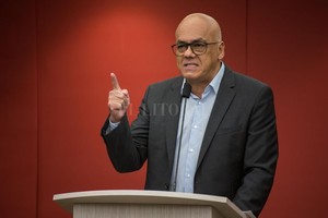 ELLITORAL_223858 |  dpa El ministro de Comunicación de Venezuela, Jorge Rodríguez, durante una conferencia de prensa en el Palacio de Miraflores, en Caracas, Venezuela, el 23 de septiembre de 2018.