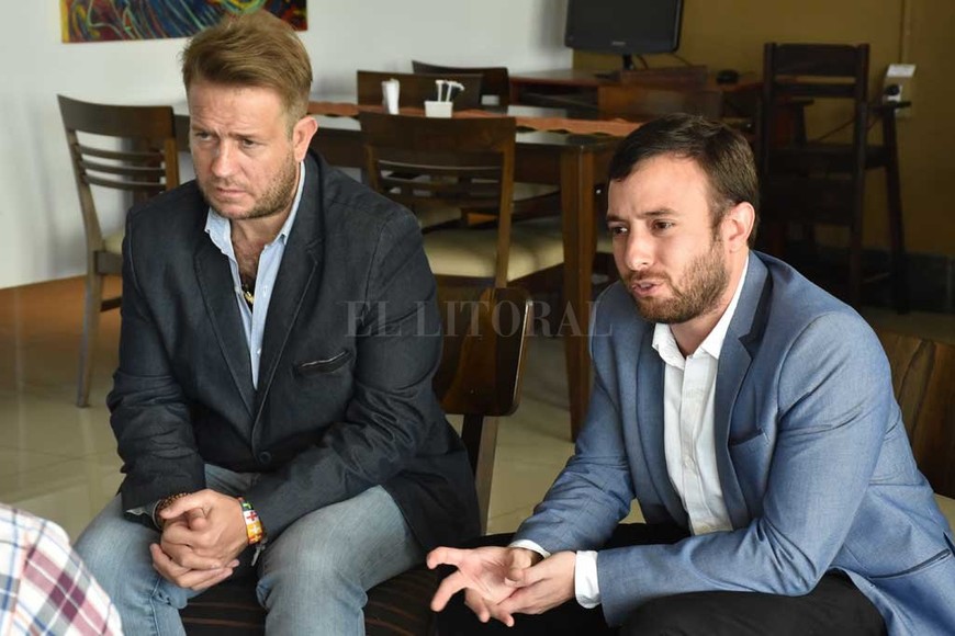 ELLITORAL_232155 |  Luis Cetraro Los autores de  El Libro Negro de la nueva izquierda  durante su paso por Santa Fe.