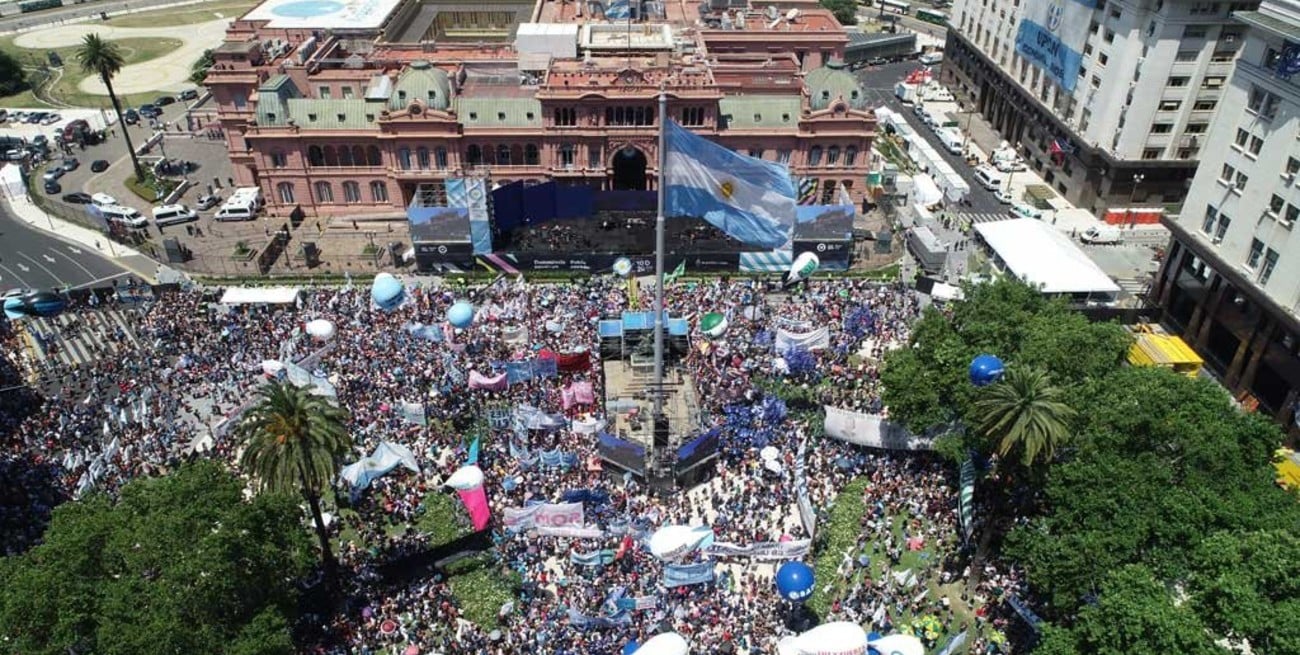 Desde el aire: así se ve Plaza de Mayo desde el drone de El Litoral