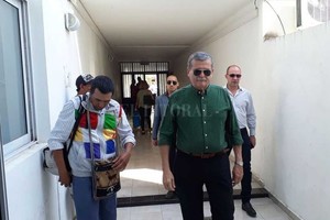 Agencia Reconquista Pablo Zancada y Roberto Fumo a la salida de los tribunales provinciales de Reconquista.