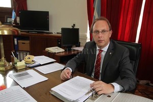 Guillermo Di Salvatore. Ministro de Economía, Gonzalo Saglione.