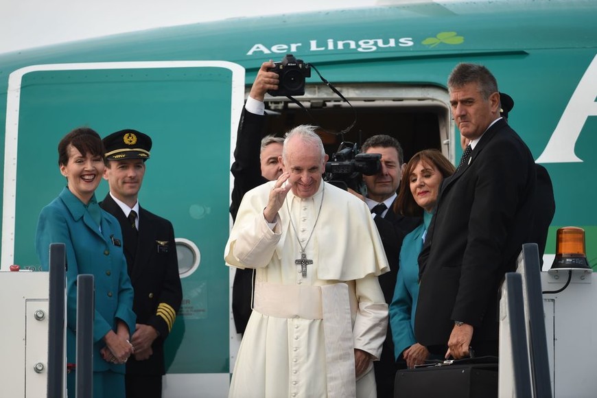 ELLITORAL_220746 |  dpa El papa se despidió de Irlanda y en el viaje de regreso, habló con periodistas sobre las acusaciones de encubrimiento.