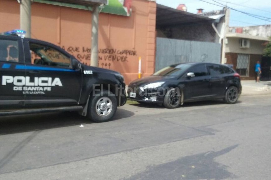 ELLITORAL_166058 |  Periodismo Ciudadano. El Ford Focus robado fue hallado a media mañana abandonado en Moreno y Zavalla