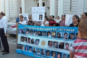 ELLITORAL_179368 | El Litoral Las familias llevaron un respetuoso reclamo a los legisladores de todos los partidos políticos.