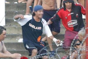 Archivo El Litoral Zavala ganó triste fama en febrero de 2006 cuando armado con un cuchillo sembró el terror en medio de una tribuna en la cancha de Colón.