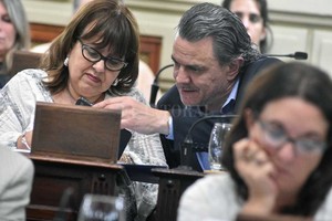 ELLITORAL_266178 |  Luis Cetraro Alicia Gutiérrez y Rubén Galassi, presidentes de Derechos y Garantías y de Derechos Constitucionales, comisiones que dictaminaron sobre el código.