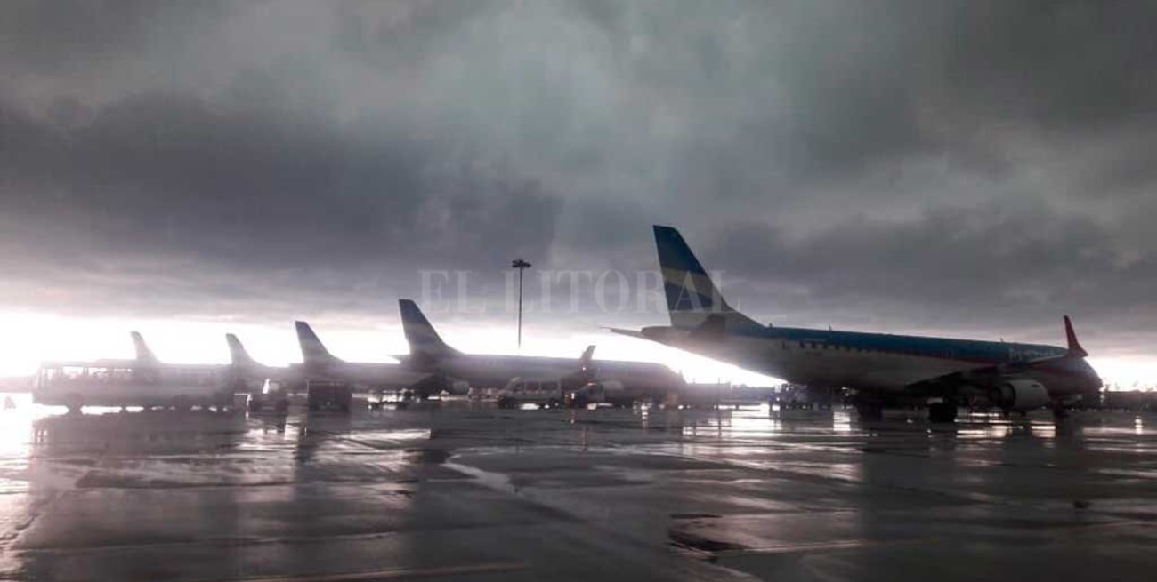 Cancelaciones y demoras de vuelos en Aeroparque y Ezeiza