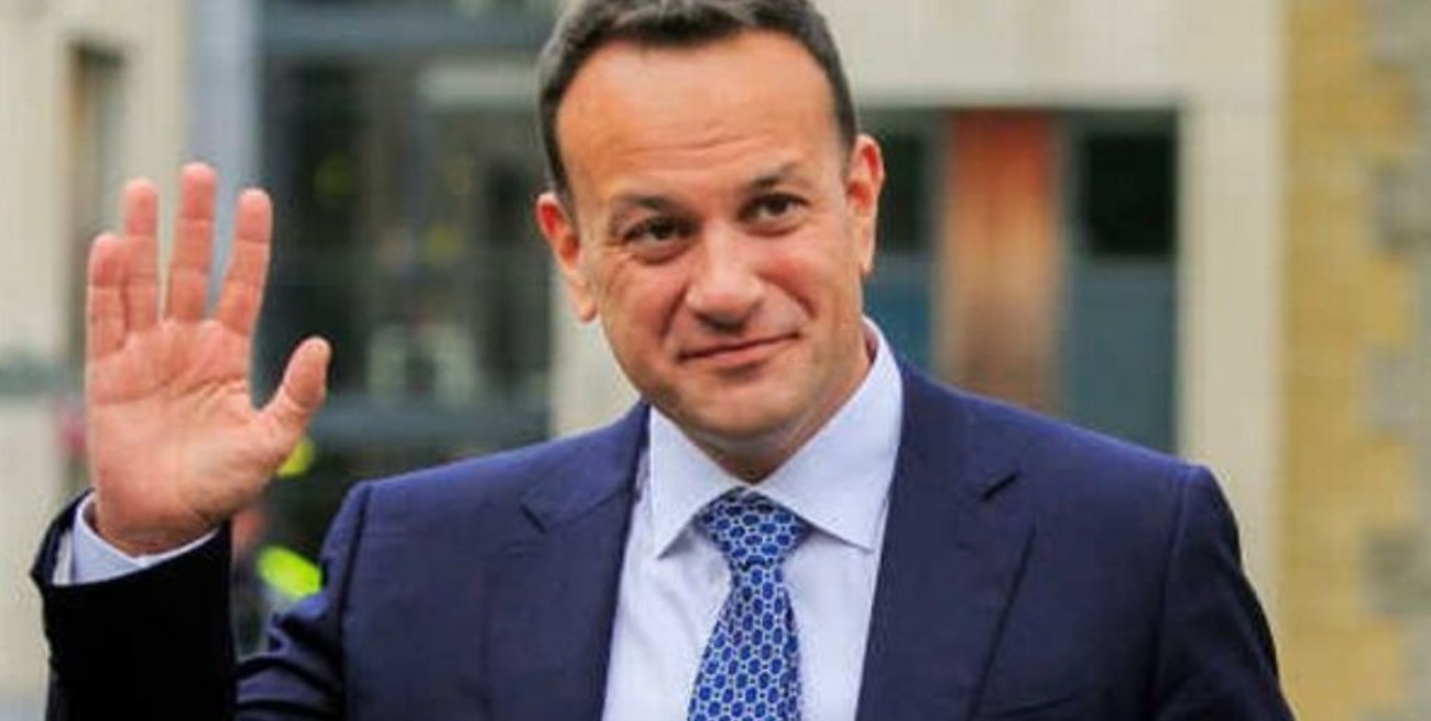 El primer ministro irlandés reactivó su licencia de médico para ayudar en el hospital ante la pandemia