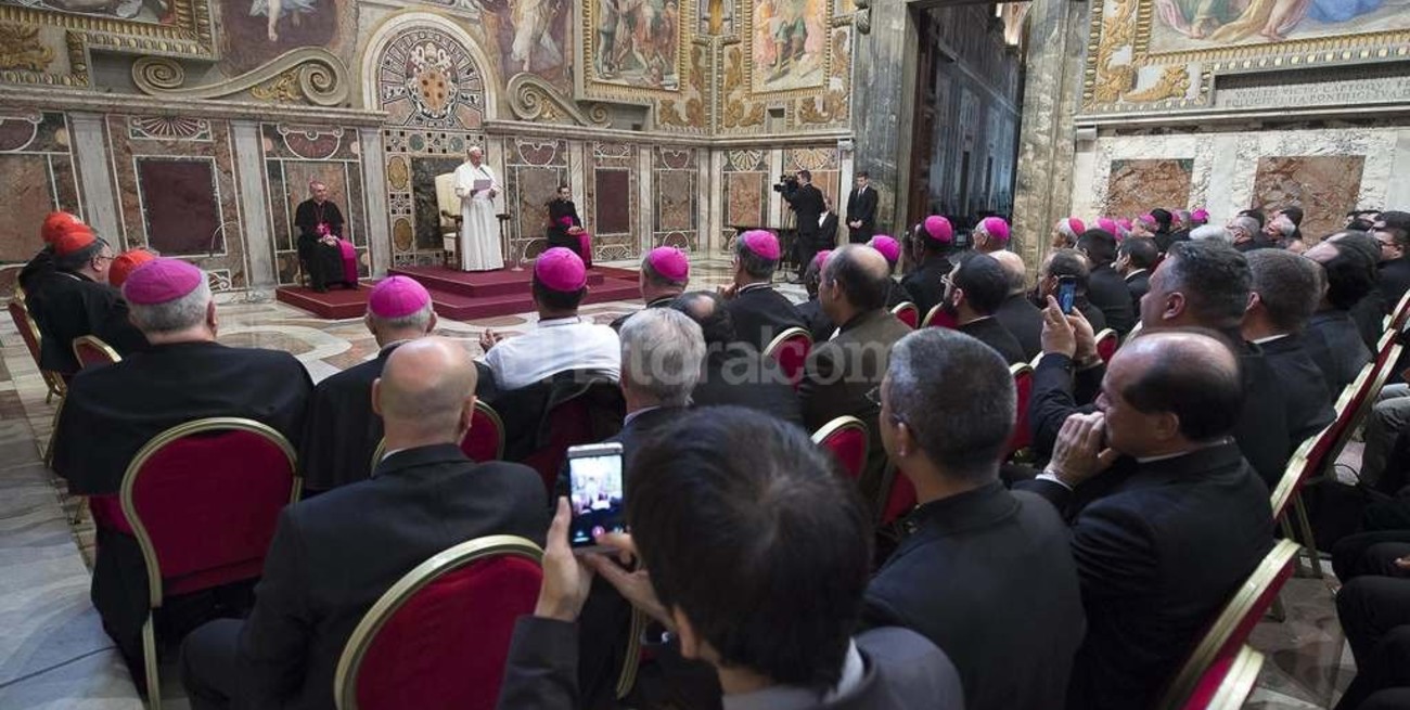El Vaticano juzgará a cinco personas por filtración de documentos
