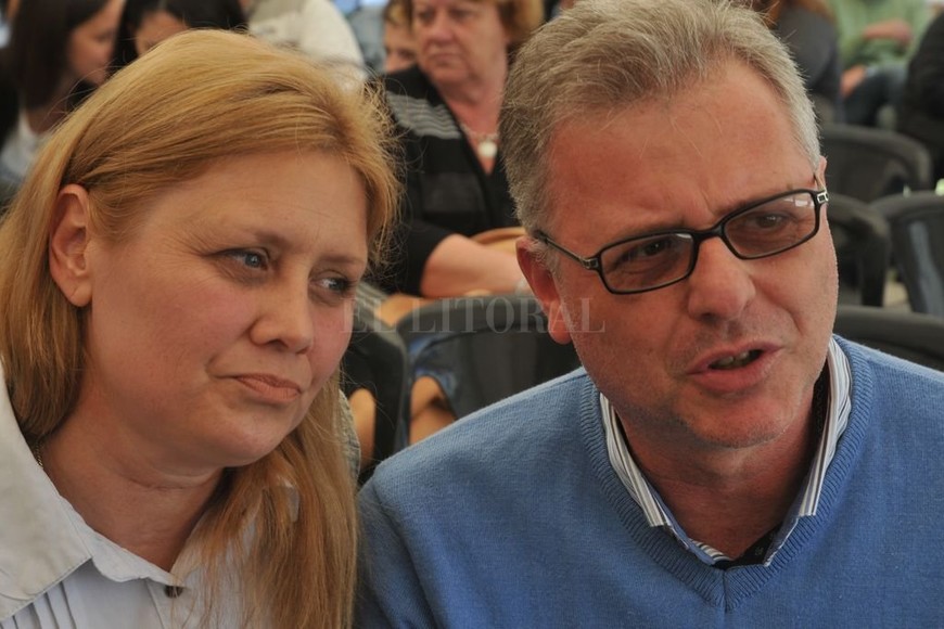 ELLITORAL_224854 |  Luis Cetraro Alegría. Gustavo y Estela, dos de los beneficiarios de un dúplex en las torres Procrear del Parque Federal.