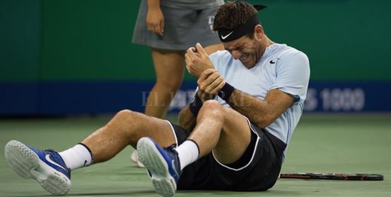 Del Potro sufrió un traumatismo en la muñeca y es duda para la semifinal contra Federer