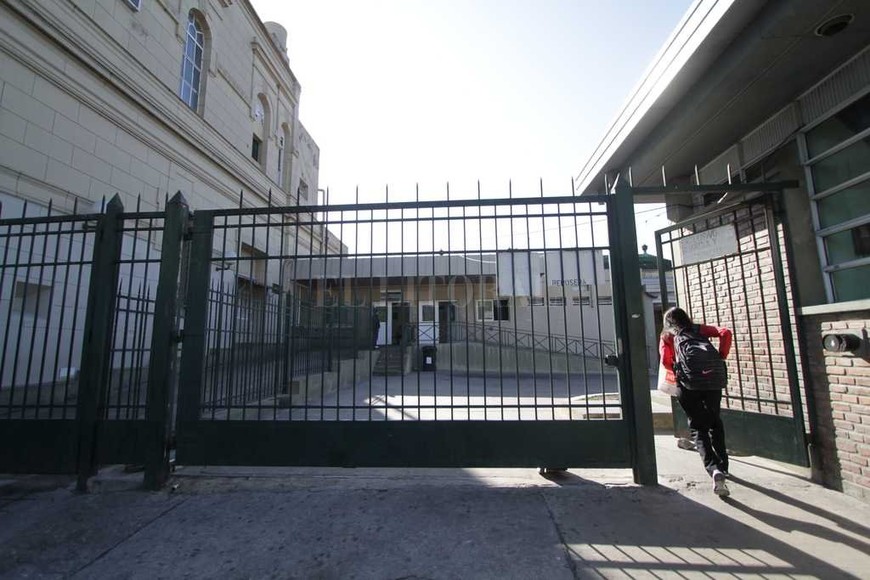 ELLITORAL_186736 |  Pablo Aguirre Espacio. En un sector del actual playón donde arriban las ambulancias en la actualidad será ocupado por las nuevas salas.