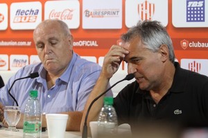 ELLITORAL_224855 |  Pablo Aguirre Presidente y técnico, Spahn y Madelón. La relación viene desde hace tiempo, se conocen muy bien pero en algunas cuestiones no coinciden. El entrenador reclama más apoyo y acompañamiento.