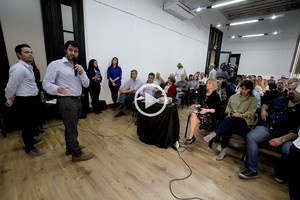 Pablo Aguirre Detalles. Ramón García Llorente, Director de Gestión Patrimonial de la Aabe, amplió los alcances del procedimiento de venta de los terrenos ante vecinos, funcionarios municipales y concejales.