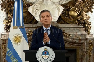 ELLITORAL_227673 |  Archivo El Litoral El PBI caerá 2,8 % este año y 1,7 % en 2019 según el PBI. Si busca su reelección, Macri deberá apoyarse menos en el voto económico que en el espanto eventual a una oposición que no logre una propuesta consistente.