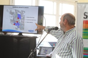 GUILLERMO DI SALVATORE En conferencia. La obra fue presentada por Darío Boscarol, vicepresidente del directorio de Assa, en un encuentro que se realizó esta mañana en la planta potabilizadora de barrio Candioti.