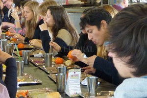 Gentileza UNL Para el año 2017, los estudiantes que adquieran la chequera podrán almorzar por 30 pesos por día.