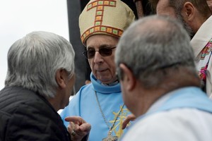 ELLITORAL_226996 |  Internet El obispo de Lujan Agustín Radrizzani junto a Hugo Moyano.