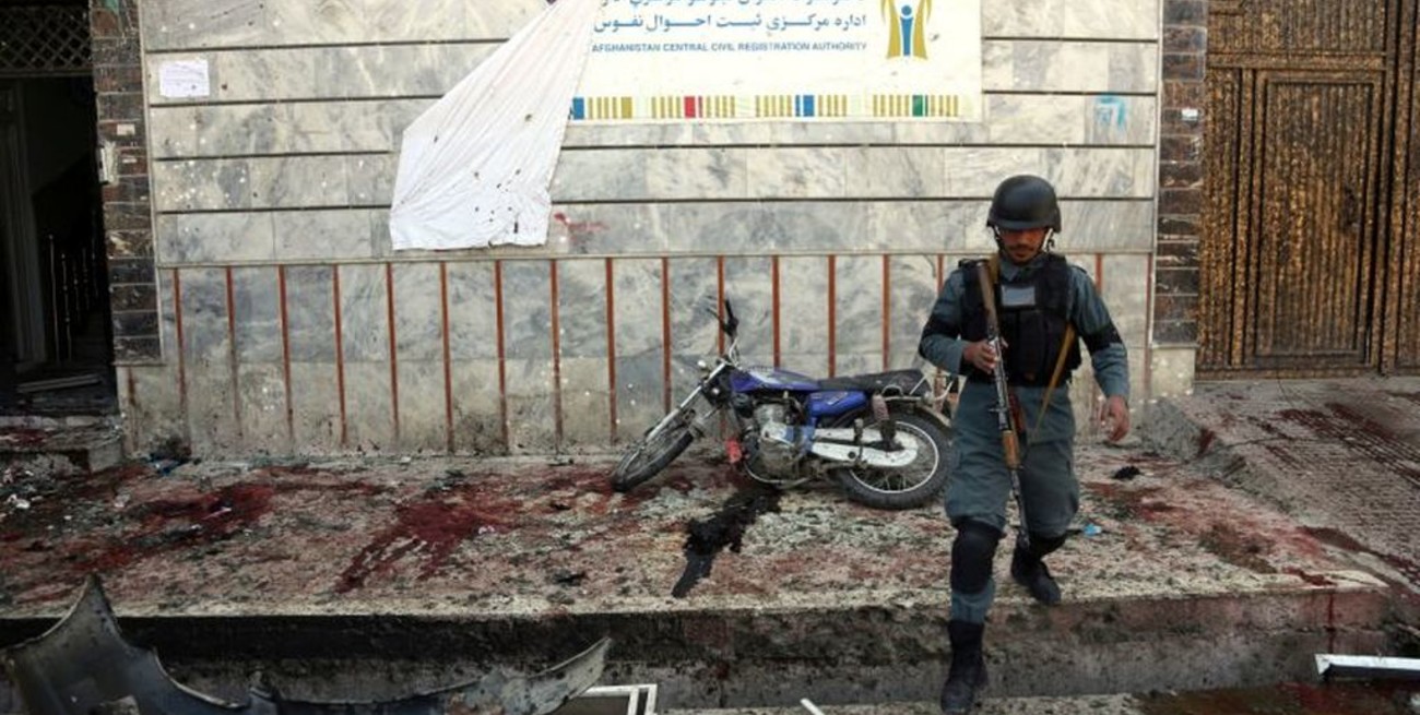 Atentado suicida del Estado Islámico deja 31 muertos en Afganistán 