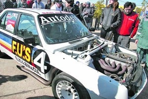 ELLITORAL_221106 |  Luis Cetraro Con el Renault 18, Traverso fue el primer ganador del callejero