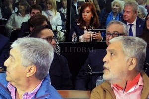 ELLITORAL_248013 |  NA En el banquillo de los acusados Lázaro Báez y Aníbal Fernández. Atrás, Cristina Fernández.