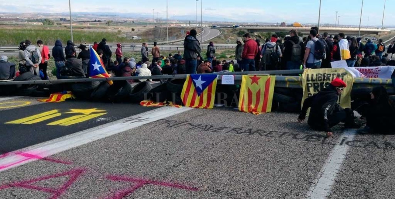 Cortes de ruta y protestas por la detención de Puigdemont