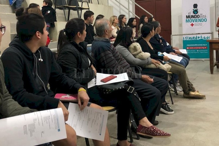 ELLITORAL_264512 |  Gentileza Charla. Zujhairi Leon disertó en Esperanza en un nuevo encuentro para ayudar a superar el duelo migratorio.