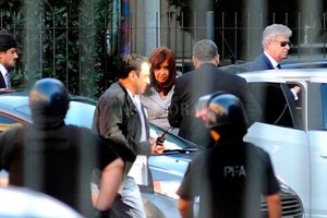 ELLITORAL_221303 |  Clarín La ex presidente en una de sus visitas a los Tribunales Federales de Comodoro Py en Buenos Aires