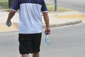 ELLITORAL_274929 |  Flavio Raina Tomar agua es fundamental para evitar un golpe de calor